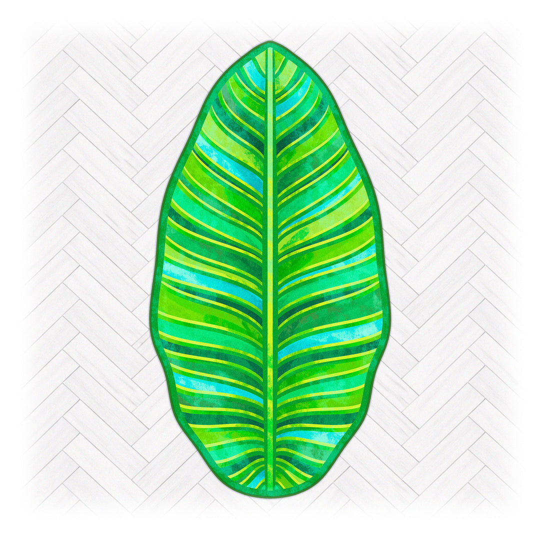 Superweicher Teppich im Design von Bine Brändle in Form eines Bananenblatts mit Motiv in verschiedenen Grüntönen, tropisch und modern gestaltet.