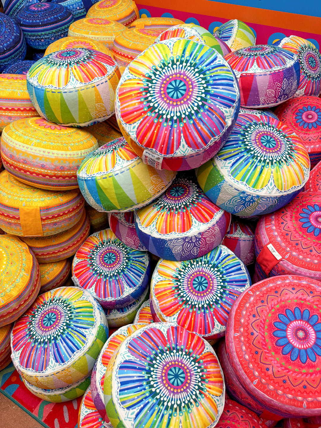 Yogakissen – Mandala rotes Glück